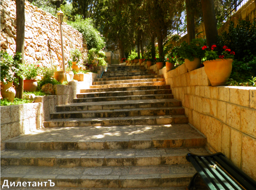 Лестница к Храму Марии Магдалины
