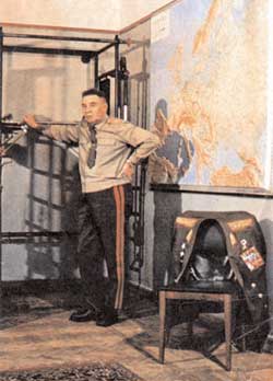 Генерал Маргелов в кабинете 
